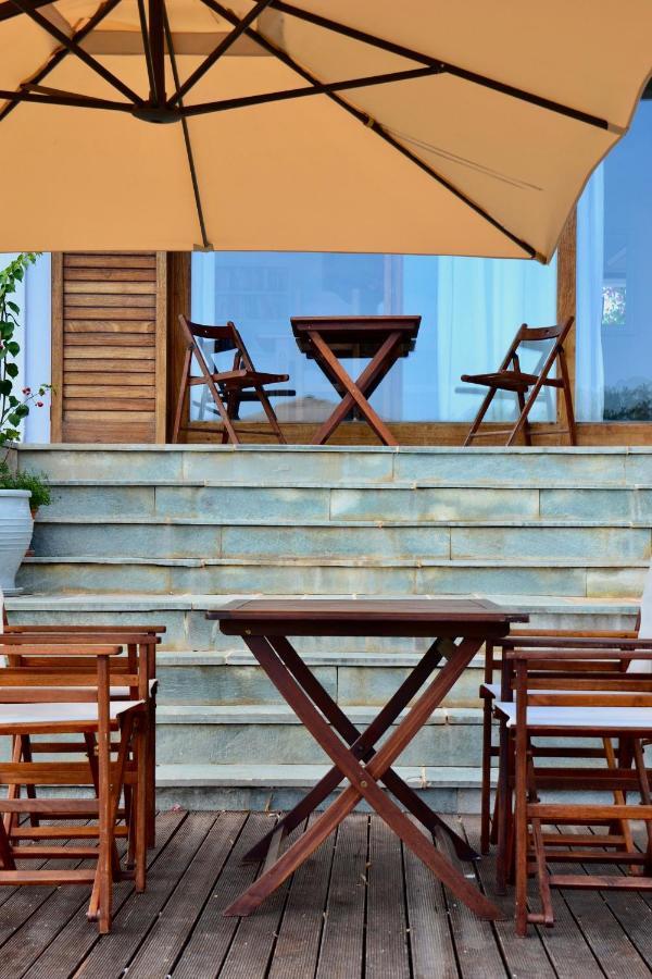 Beach House Set In A Beautiful Bay Caristo Exterior foto