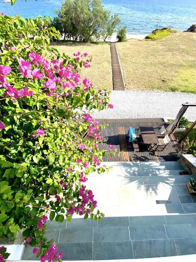 Beach House Set In A Beautiful Bay Caristo Exterior foto