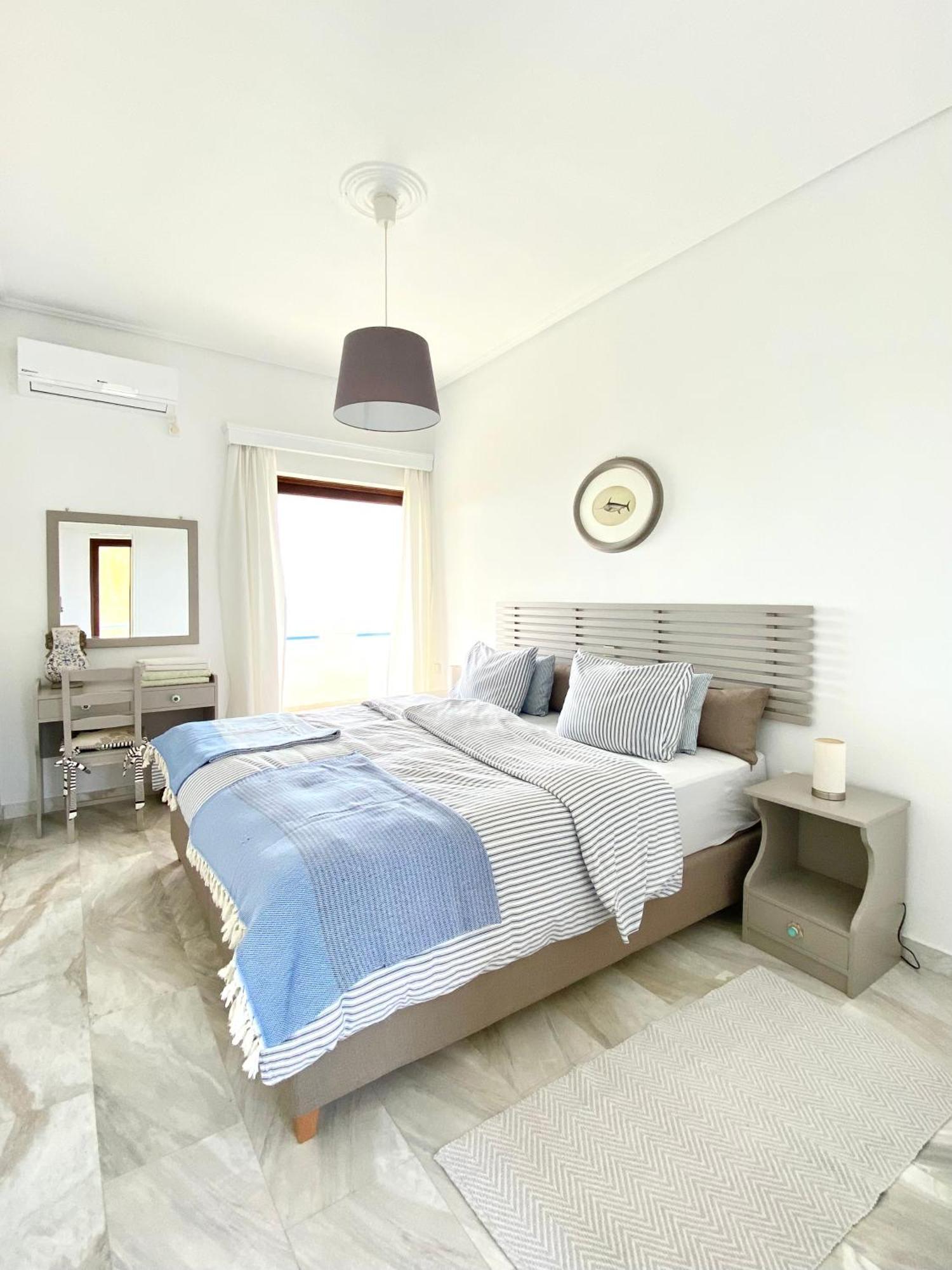 Beach House Set In A Beautiful Bay Caristo Exterior foto